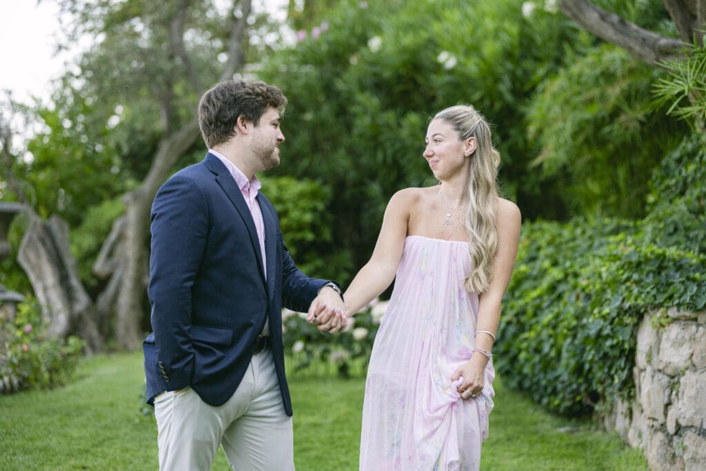 Séance photo de couple après une demande en mariage à la Chèvre d'Or, Èze