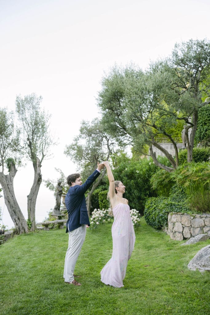 Séance photo de couple après une demande en mariage à la Chèvre d'Or, Èze
