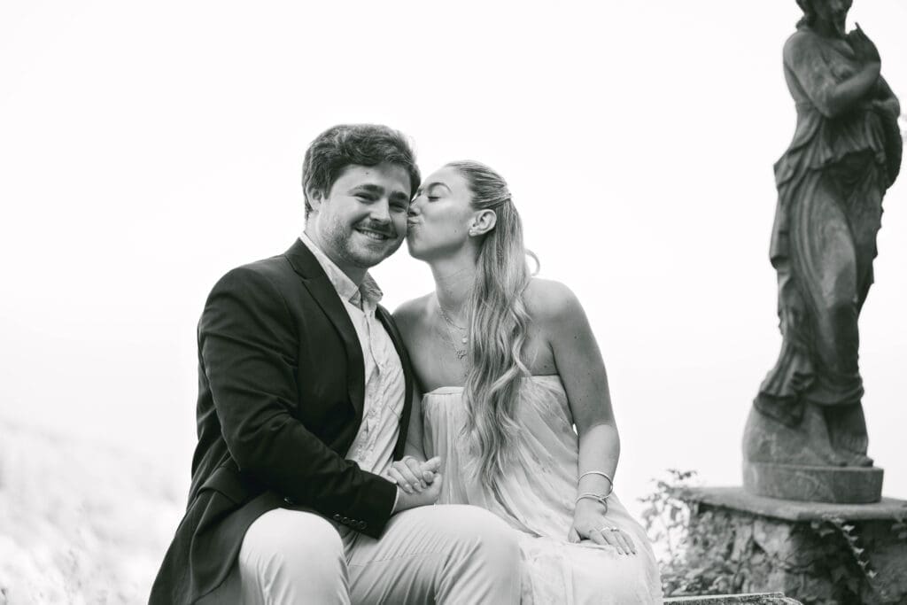 Séance photo de couple après une demande en mariage à la Chèvre d'Or, Èze
